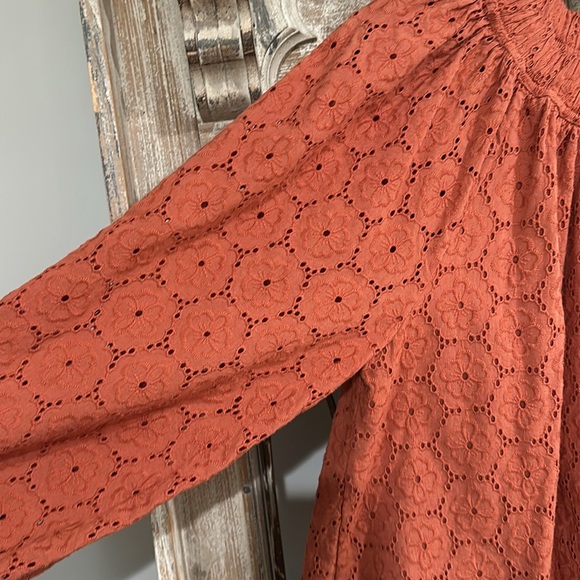 Roller Rabbit Eyelet Blouse w/ Bow detail in back - Picture 8 of 12